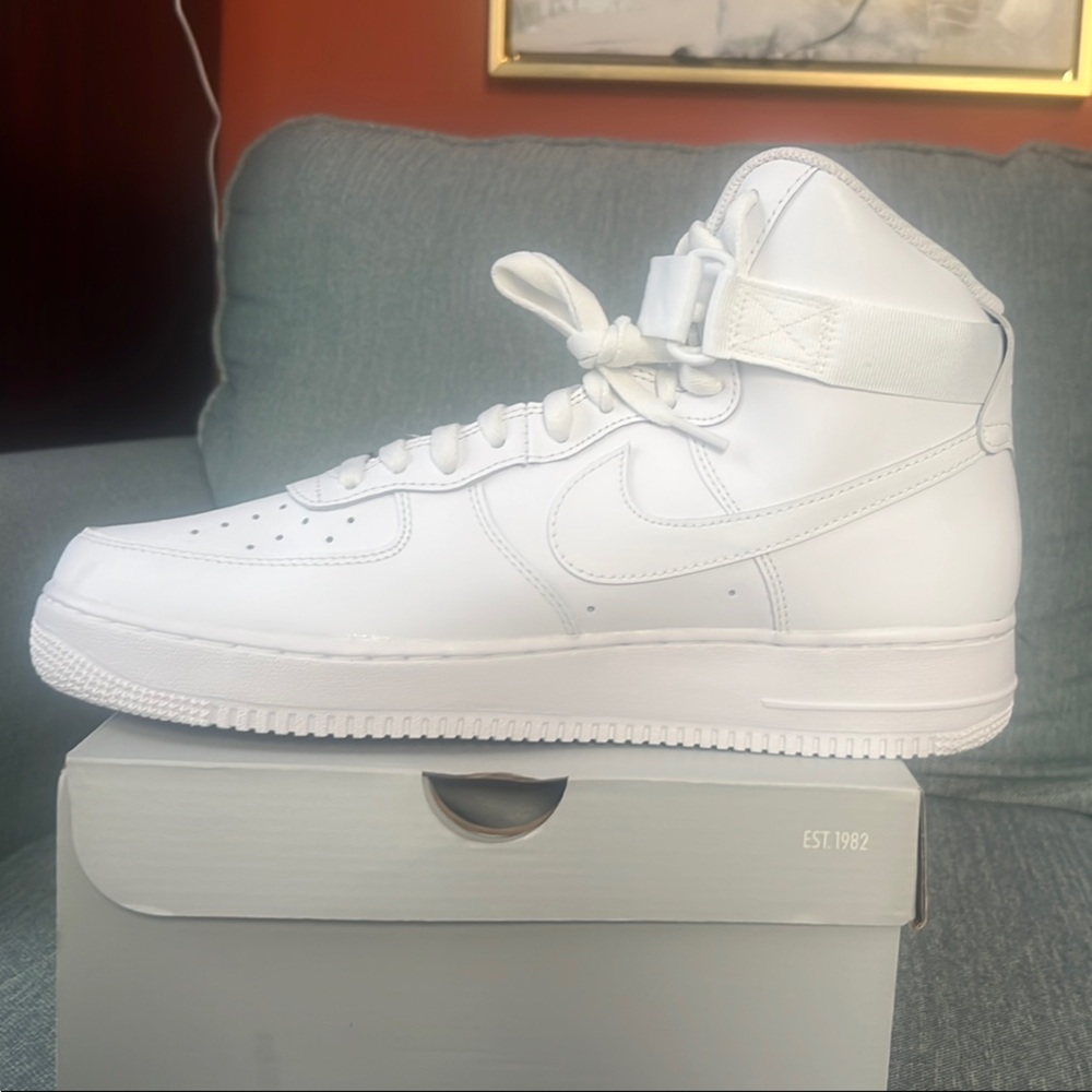 Nike White High-Top Sneakers with Lace-Up Closure - Picture 3 of 5
